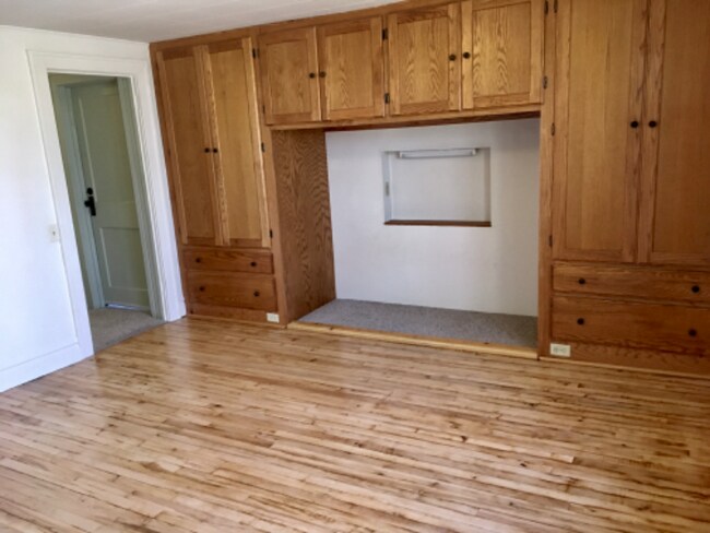 Building Photo - 5503 Ogden Ave