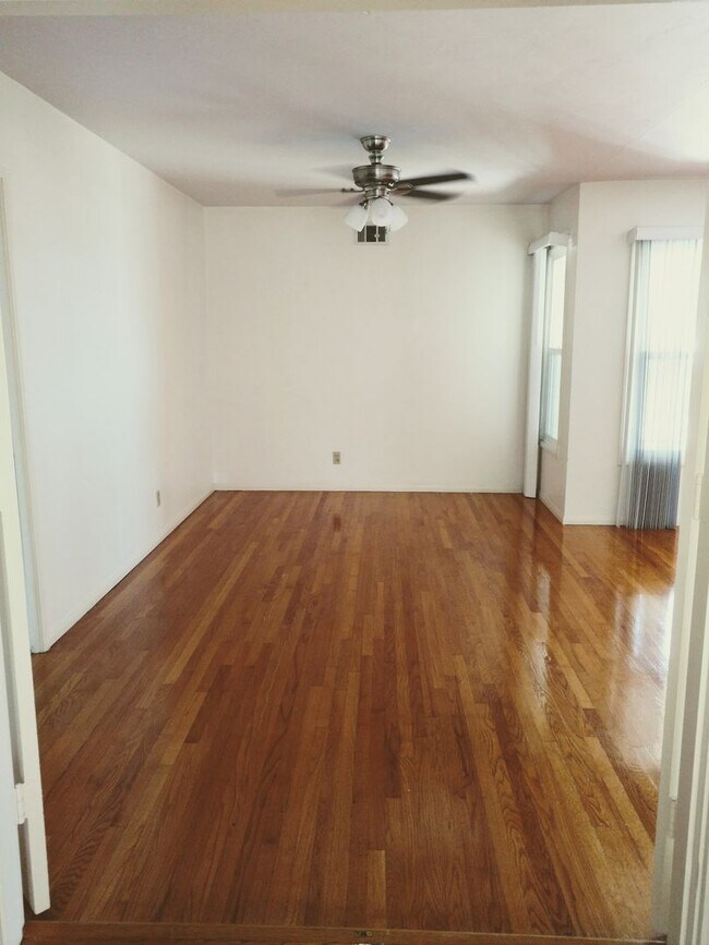 Foto del edificio - Large 5 Bedroom 3 Bath House that Sleeps 6...