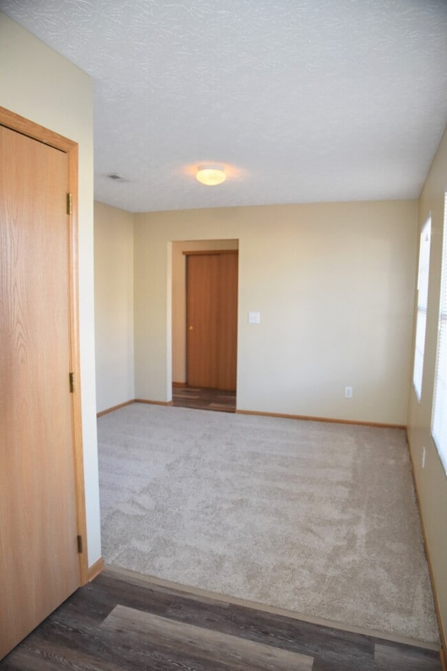 Building Photo - 4 Bedroom Condo in Villages of Polaris Park!
