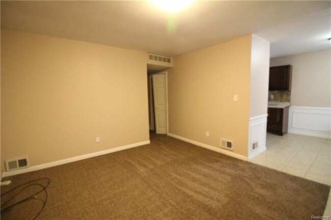 Building Photo - 21813 Rosedale St