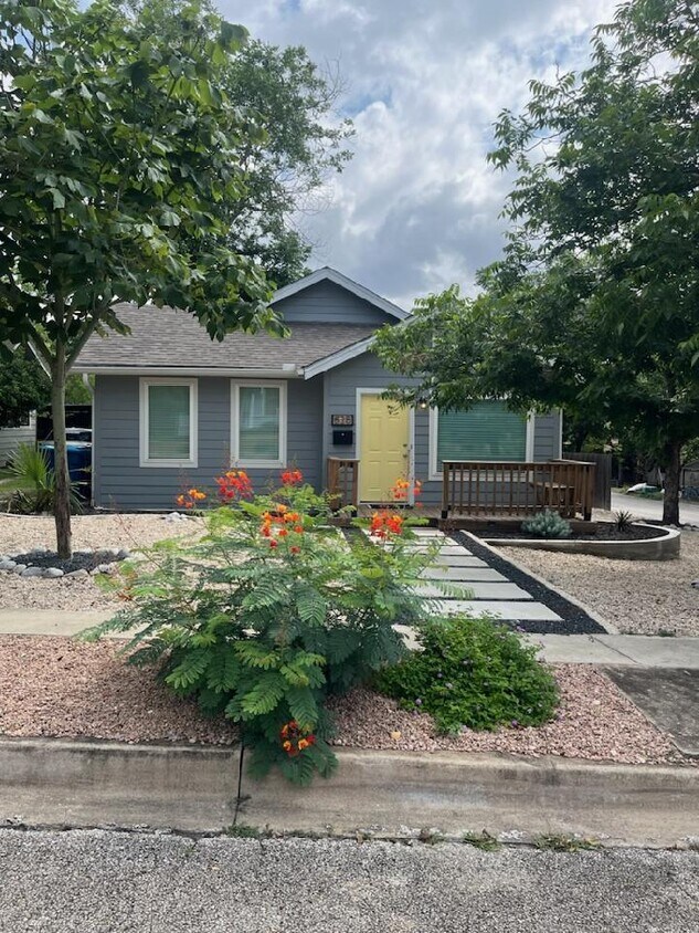 Foto principal - 828 Wheless Ave
