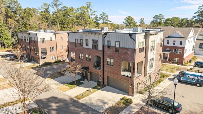 Building Photo - 12 Brownstone Ln