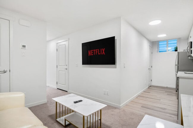 Building Photo - 226 Magnolia Way SE