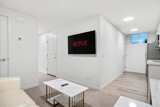 Building Photo - 226 Magnolia Way SE