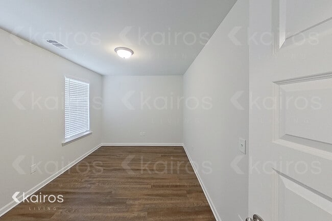 Building Photo - 201 Redwood Ct