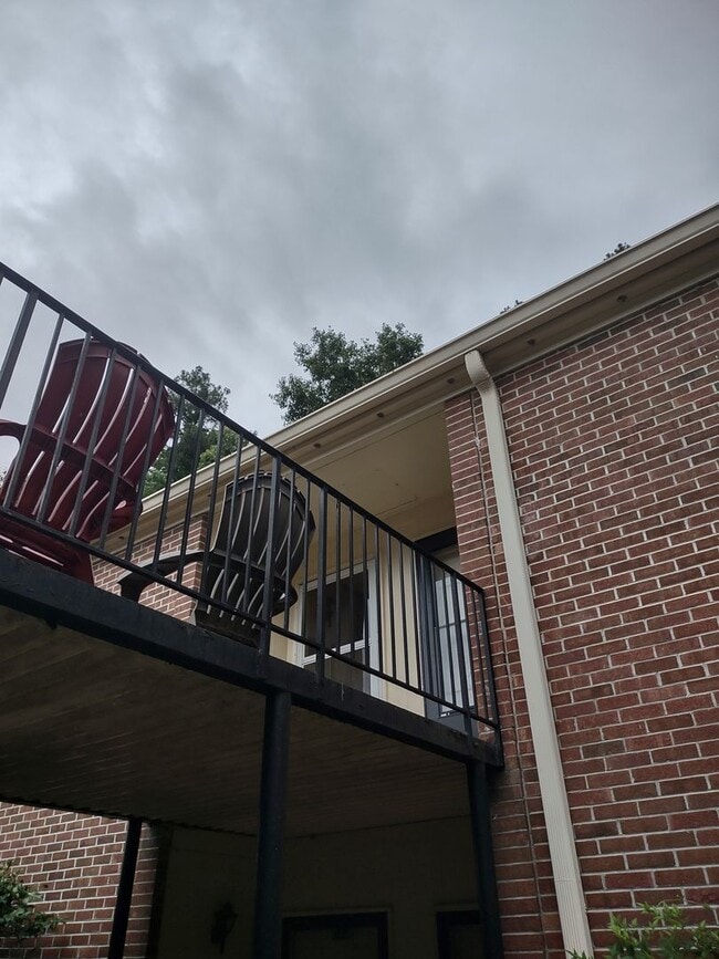 Building Photo - Lovely Two Bedroom/Two Bath Condo - THREE ...