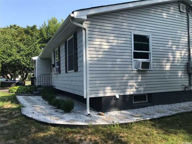 Building Photo - 158 Altmar Ave