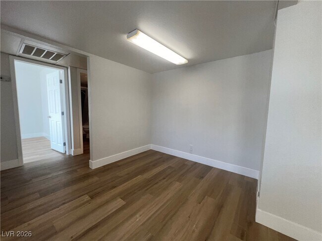 Building Photo - 5060 Indian River Dr