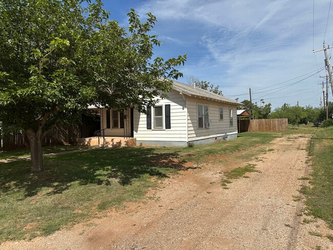 Building Photo - 105 S Cherry St