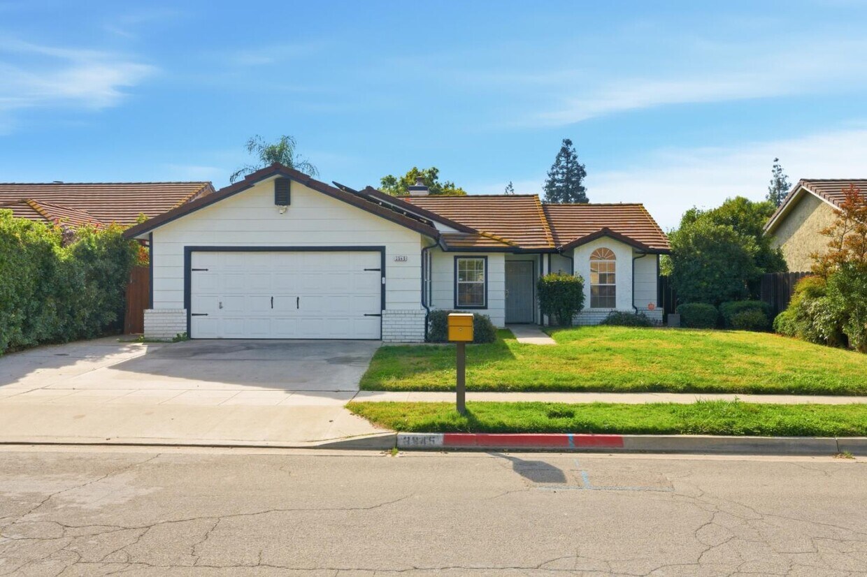 Foto principal - 3345 W Stuart Ave