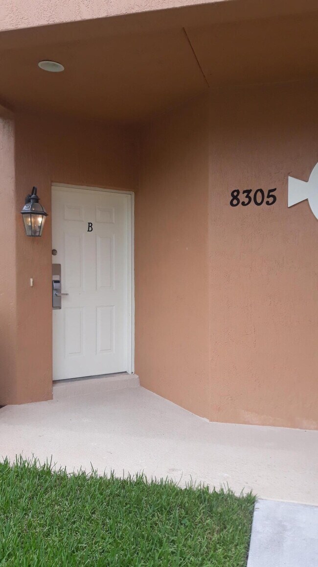 Foto del edificio - 8305 Mulligan Cir