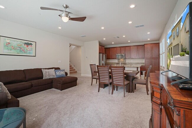 Foto del edificio - Cannery living!