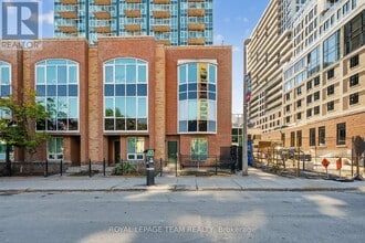Building Photo - 150-150 York St