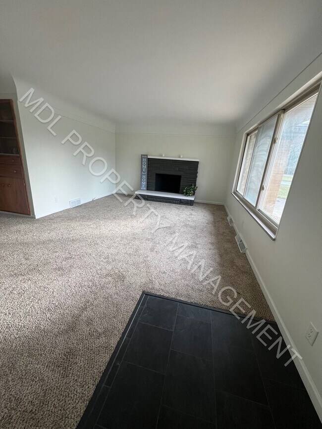 Foto del edificio - 3 bed with a possible 4th bed available in...