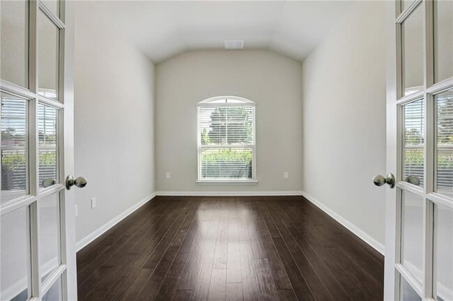 Foto del edificio - 5151 Scenic Lake Dr