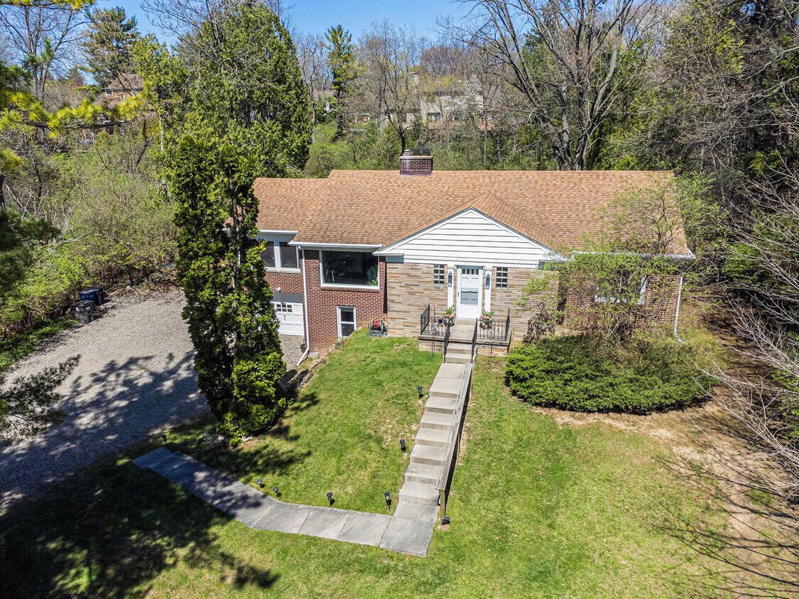Foto principal - 2781 Washtenaw Ave