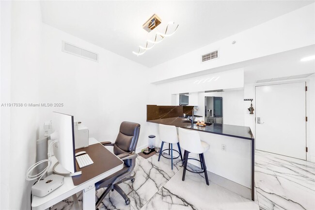 Building Photo - 1750 N Bayshore Dr