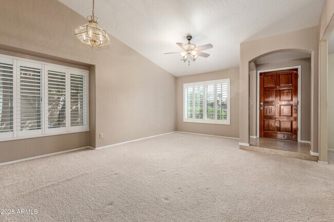 Foto del edificio - 8578 S Maple Ave