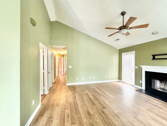 Building Photo - Adorable 3 Bedroom Home in High Point!