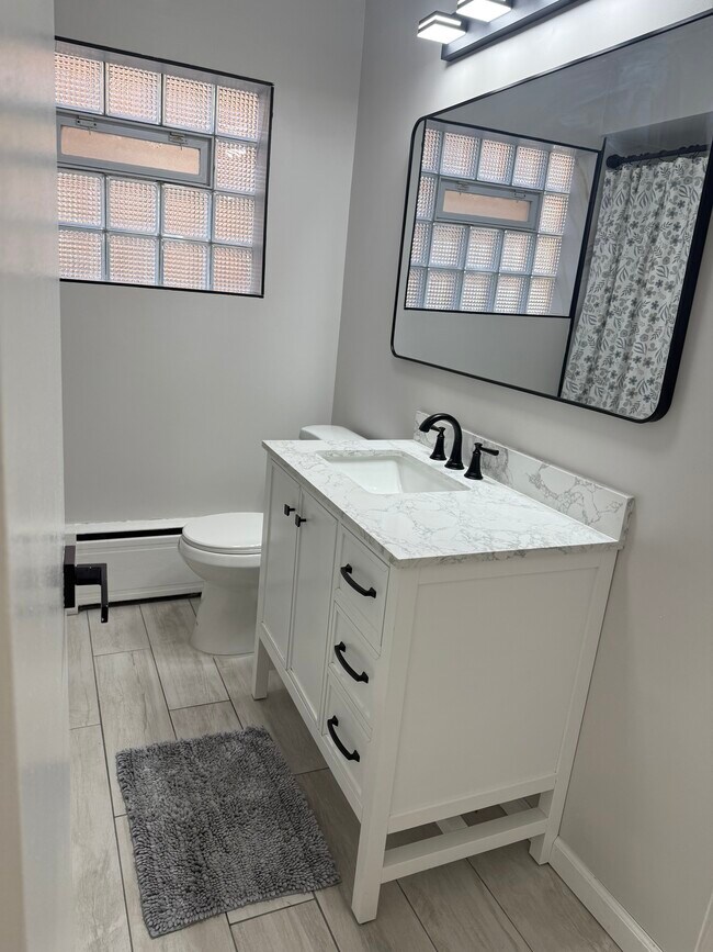 Foto del edificio - 8239 W Irving Park Rd