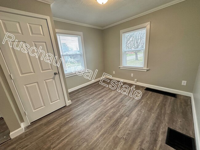 Building Photo - Newly updated 2 Bed 1 bath Home