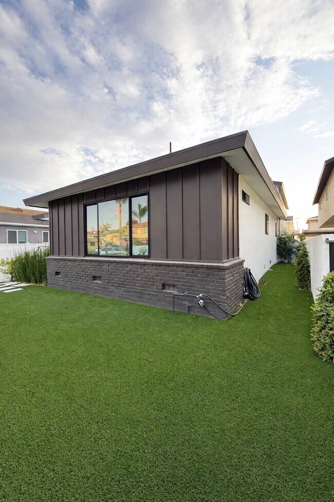 Foto del edificio - 12527 Cranbrook Ave