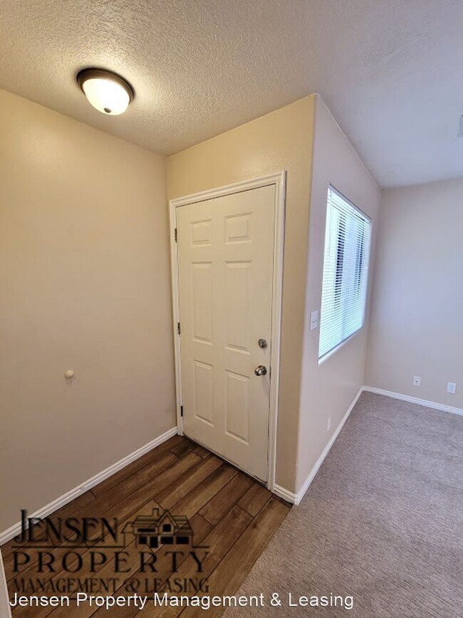 Building Photo - 3 br, 2 bath House - 285 North 300 West