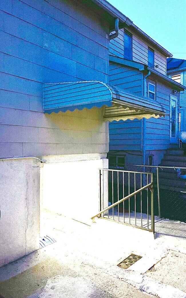 Entrada trasera - 188 Palisade Ave