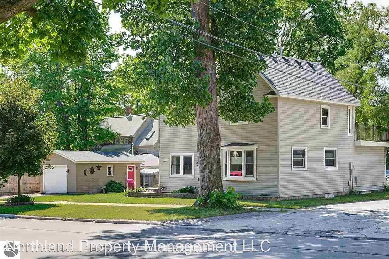 Foto principal - 3 br, 2 bath House - 1009 Randolph St
