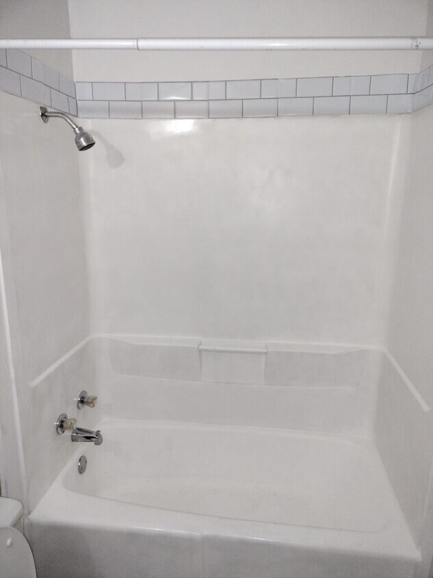 Building Photo - 731 W Johnson St