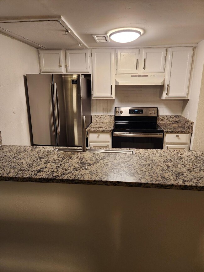 Foto del edificio - 4618 Country Creek Dr