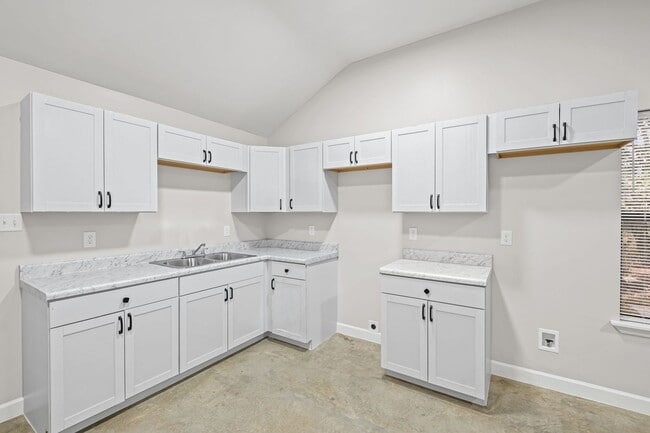 Photo - New Rental Opportunity in Memphis! House