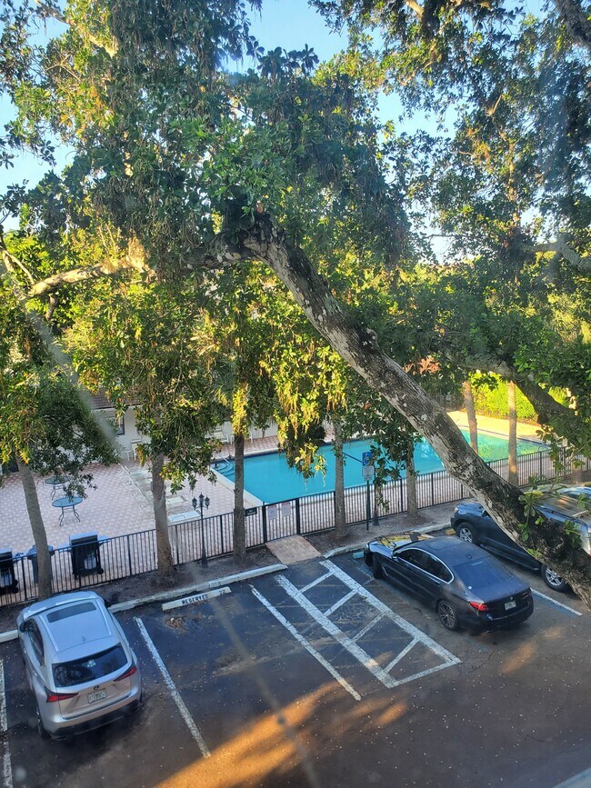 Foto del edificio - 6700 Cypress Rd