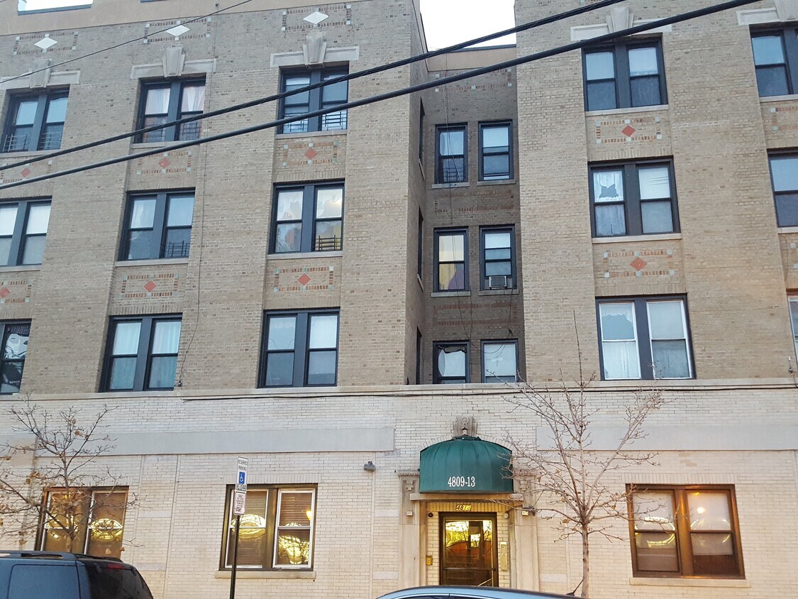 Foto principal - 4809-4813 Broadway