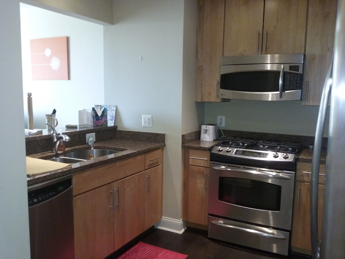 Primary Photo - 2050 Jamieson Ave