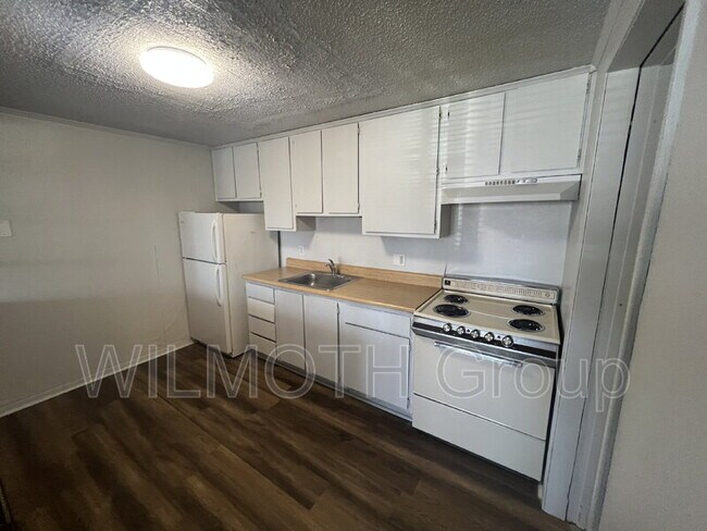 Foto del edificio - 2000 Indianapolis Rd