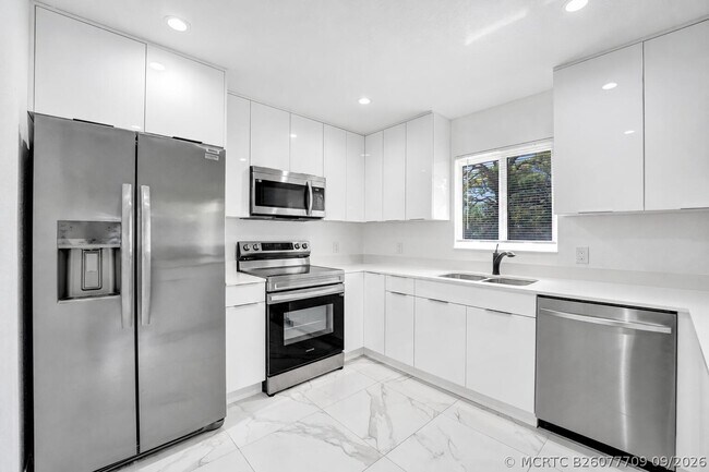 Foto del edificio - 830 NW 19th St