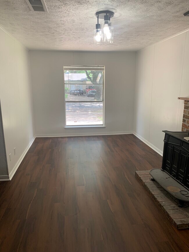 Living room - 1809 Meadowcrest Dr