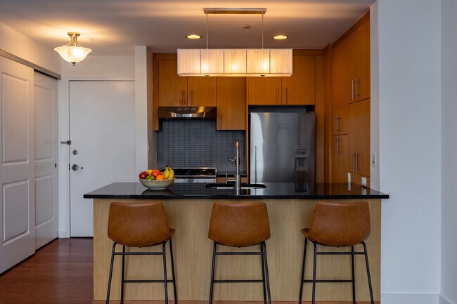 Photo - 5-49-49 Borden Ave (Queens, NY) Apartment