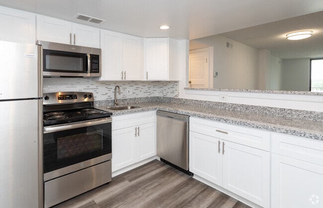 Alternate Kitchen - TowsonTown Place Apartments