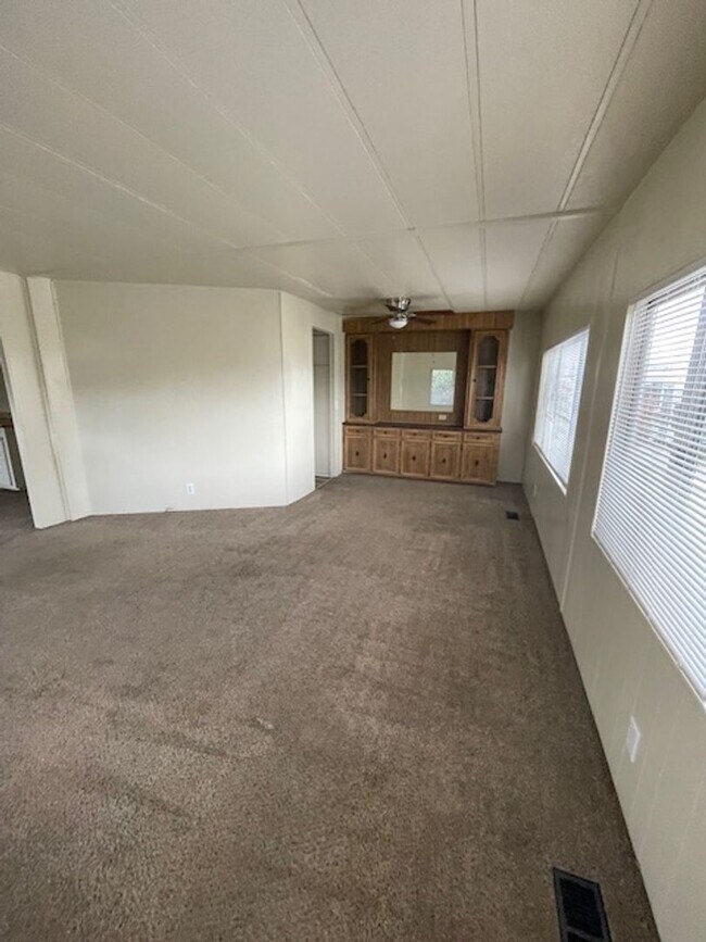 Foto del edificio - FOR RENT!!!