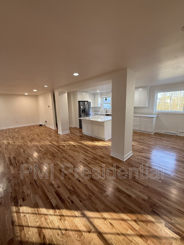 Foto del edificio - 15900 Beach Rd