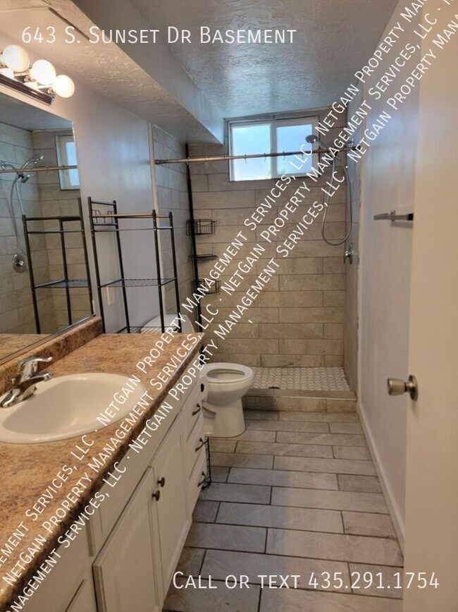 Foto del edificio - 2 Bedroom 1 Bath Basement Apartment