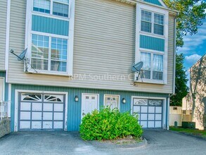 Building Photo - 1014 Campbell Ave
