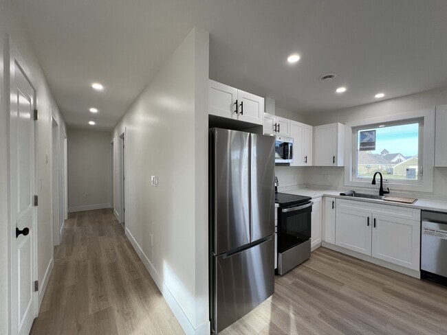 Building Photo - 219 Borden Ave