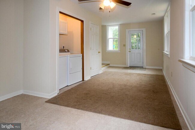 Foto del edificio - 12335 Rousby Hall Rd