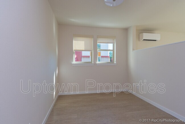 Foto del edificio - 5885 S Macadam Ave