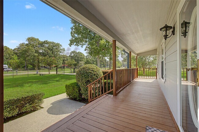 Building Photo - 26190 Walnut Burl