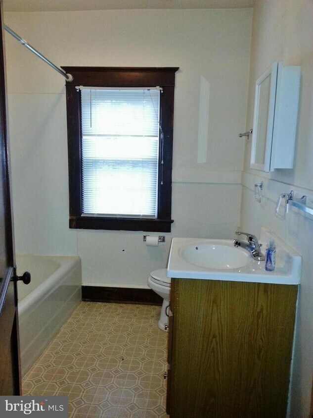 179 Sycamore St Unit 2, Warrenton, VA 20186 Condo for Rent in