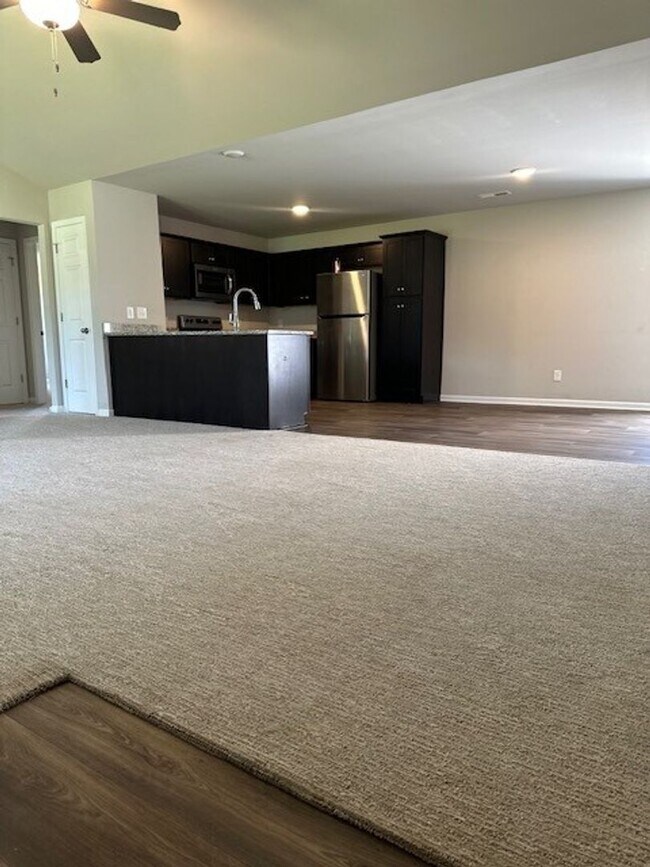 Foto del edificio - Charming 3 Bedroom Home on Corner Lot in D...
